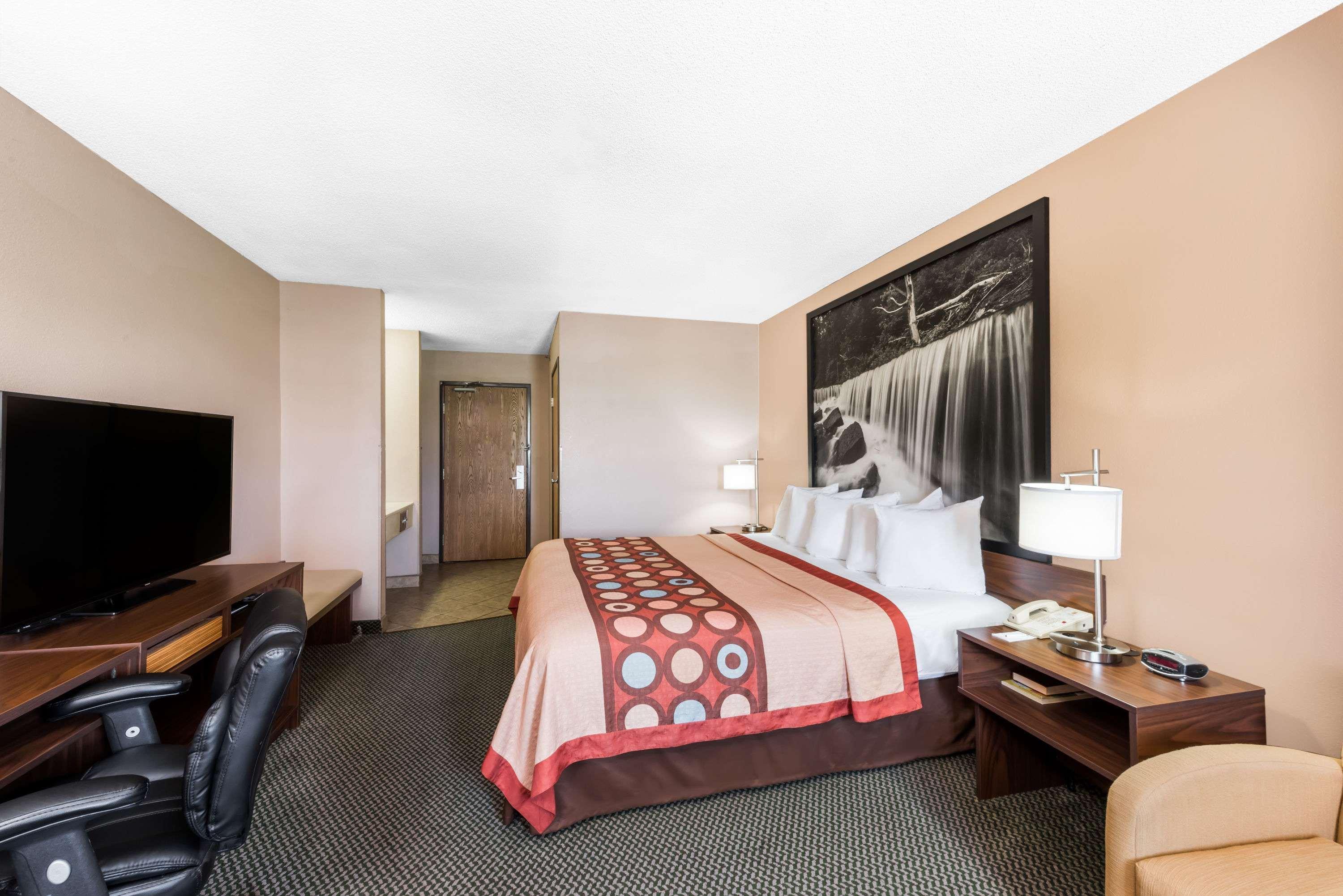 Super 8 By Wyndham Winfield-Quail Ridge Area Hotel Exterior photo