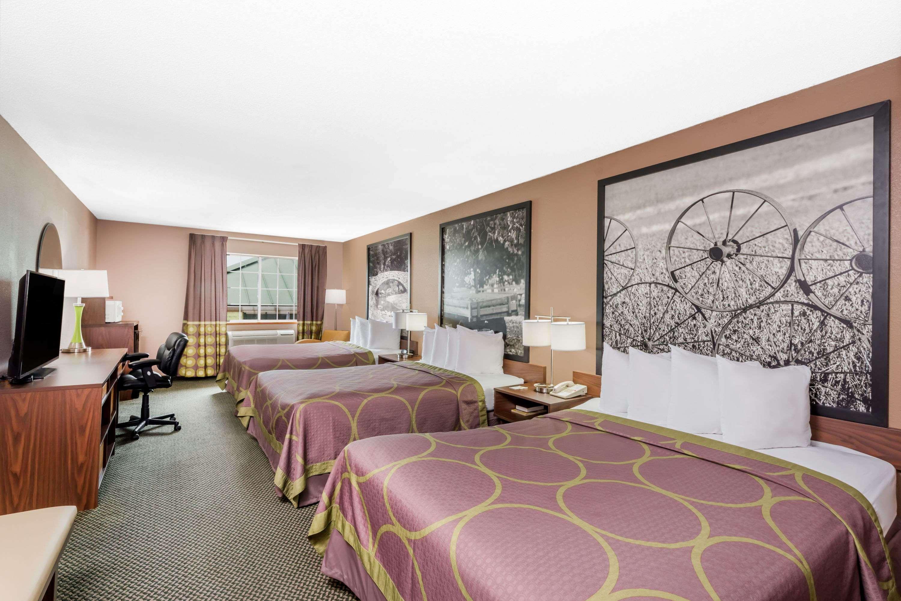 Super 8 By Wyndham Winfield-Quail Ridge Area Hotel Exterior photo