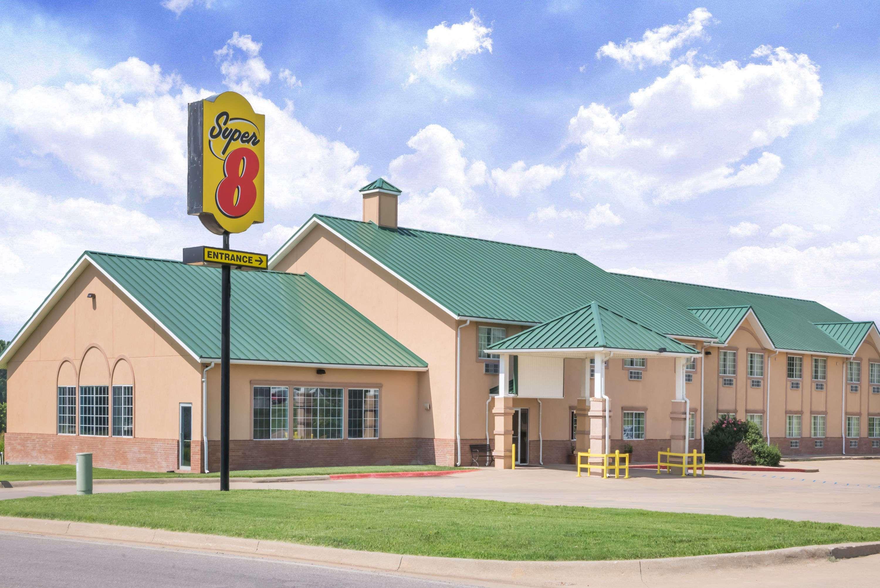 Super 8 By Wyndham Winfield-Quail Ridge Area Hotel Exterior photo