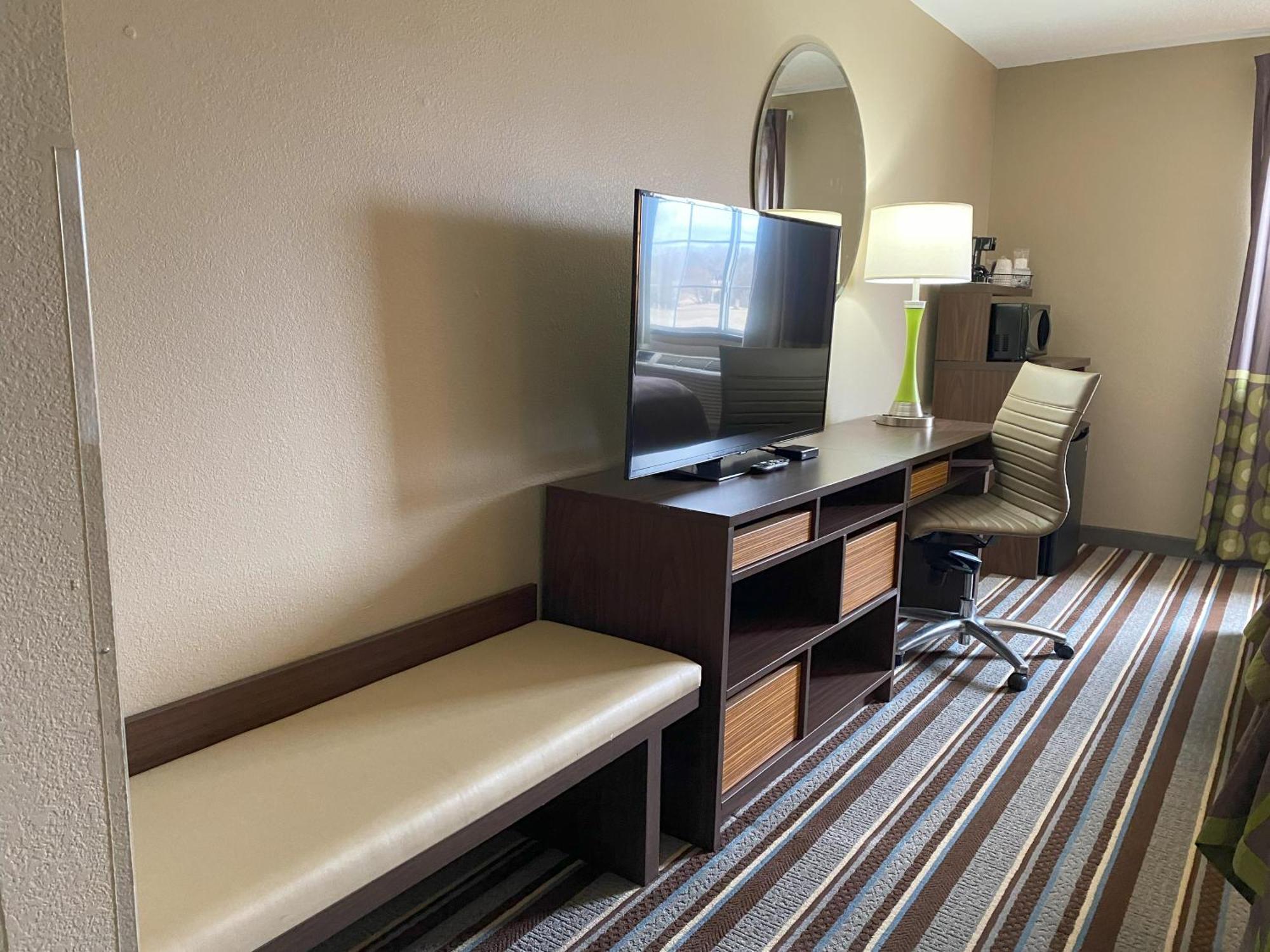 Super 8 By Wyndham Winfield-Quail Ridge Area Hotel Exterior photo