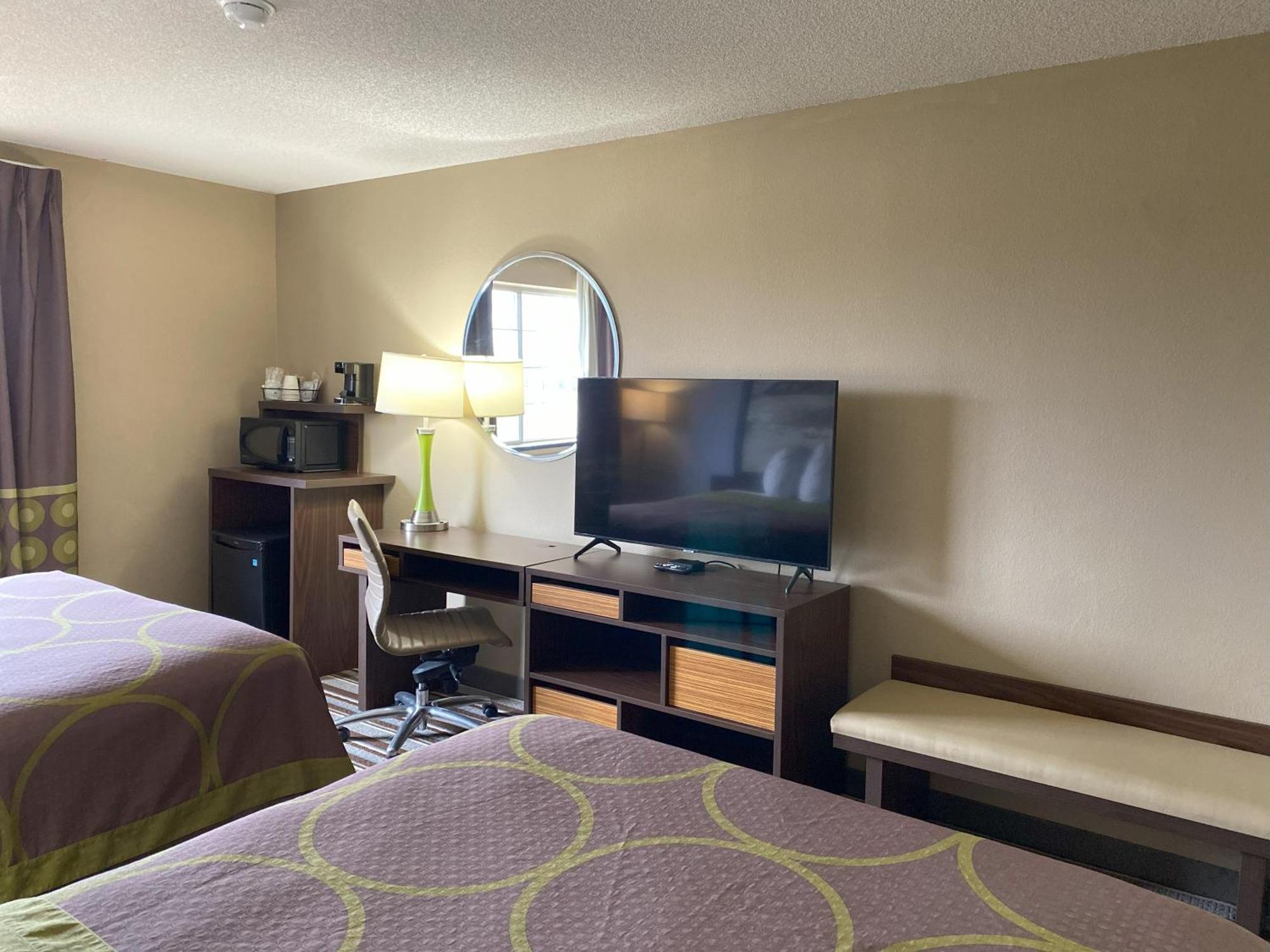 Super 8 By Wyndham Winfield-Quail Ridge Area Hotel Exterior photo
